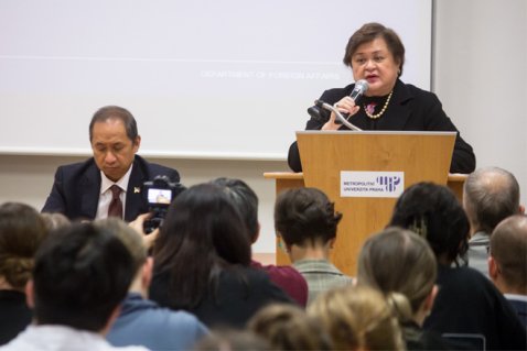 High Ranking Philippine Representatives Discussed Politics and Security in East Asia