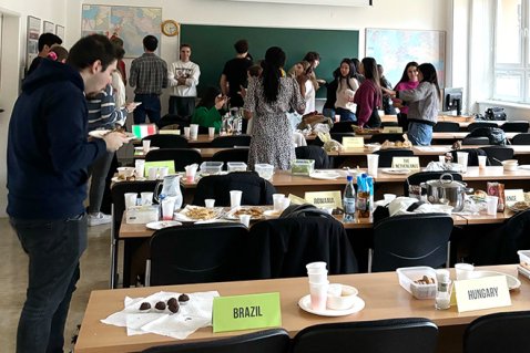 MUP Traditional International Lunch