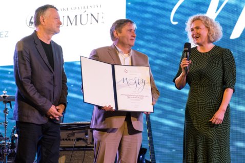 Ocenění Mosty 2024 do rukou členů katedry mediálních studií