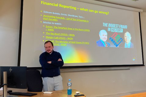 Za oponou finančního reportingu: Kontroly, podvody a audit v praxi veřejně obchodovaných společností